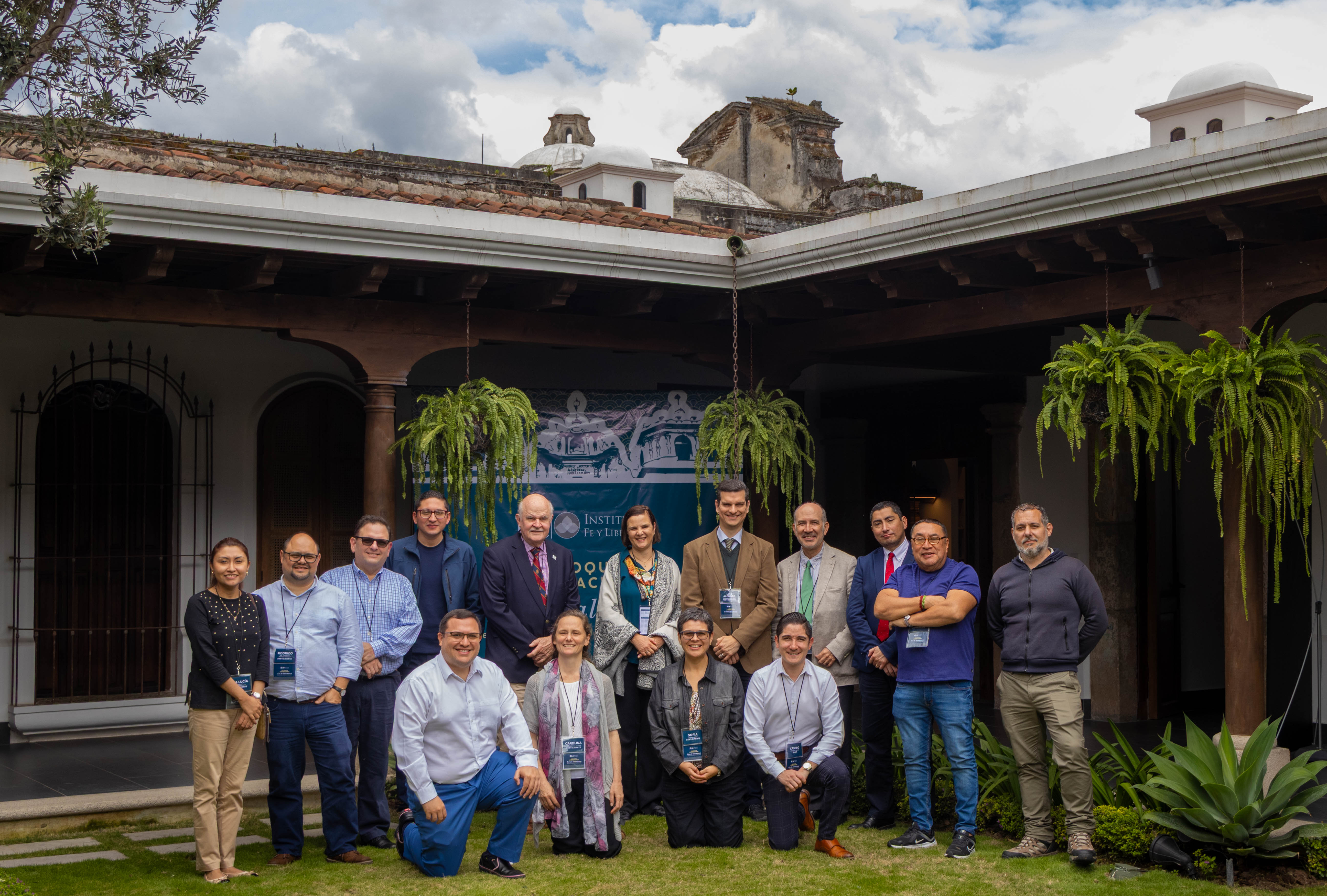 Participantes del coloquio Eco de Salamanca, La Antigua Guatemala, octubre de 2025